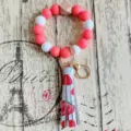 Buntes Silikonperlen Schlüsselanhänger Armband mit Erdbeer PU Leder Quaste und Holzakzent. - Stil 1