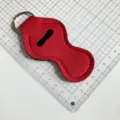 Détail de porte-clés rouge en néoprène pour rouge à lèvres, étui de protection pratique. - Rouge