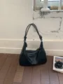 Black leather shoulder bag for women, retro commuting hobo bag with knotted straps and zipper. - Black without Pendant