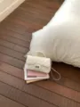 Borsa a mano trapuntata bianca con manico tracolla, elegante borsetta chic da donna. - senza ciondolo / Bianco