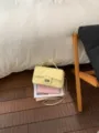 Elegante borsa a tracolla trapuntata gialla con cinturino a catena e manico - senza ciondolo / Giallo