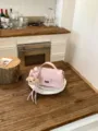 Borsa a tracolla trapuntata rosa con ciondolo orsetto, elegante borsa in pelle PU da donna. - con portachiavi / Rosa