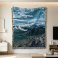 Coperta in tessuto paesaggio di montagna blu, comodo arazzo jacquard per arredamento divano. - 130*160 cm (nappine incluse) / Vulcano Bromo