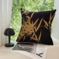 Détail de coussin artistique vintage, housse noire avec motif abstrait doré pour salon. - Sans Insert / Fond Noir Bambou Jaune