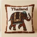 Housse de coussin decorative en coton avec elephant brode de style thailandais d Asie - Cadre Éléphant Café