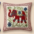 Housse de coussin décorative en coton avec éléphant brodé de style asiatique chic - Éléphant Rouge Branche Florale