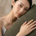 Dunkelgrünes strukturiertes Teddy-Fleece Kissen Detail, weicher Sofa-Kissenbezug Zuhause. - Teddy Doppelseitig Dunkelgrün