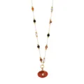 Elegante collar de cadena dorada con cuentas multicolor y colgante de piedra ovalada roja. - Letra E