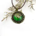 Collana con ciondolo vintage in vetro e vera fiore secco gioiello botanico in stile gotico - Modello corto / Bianco avorio