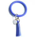 Porte-clés rond en similicuir PU bleu avec pompon, détail d'accessoire bracelet élégant. - Bleu saphir