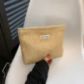 Geflochtene Stroh Clutch Tasche für Damen, lässige Sommer Strand Tasche, minimalistische Tasche. - Strohgeflecht-Stil