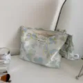 Blau goldene Schmetterling bestickte Kosmetiktasche, stilvolle Make-up Tasche für Damen. - Schmetterling Stickerei Stil