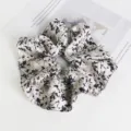 Foulard per capelli in raso floreale elegante supporto per coda di cavallo elastico - Bianco