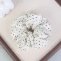 Elastico per capelli a pois bianchi da donna, elegante fermacapelli e accessorio quotidiano. - Base Bianca Pois Neri