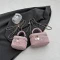 Rosa gesteppte Ketten-Umhängetasche für Damen, süße Mini-Kosmetiktasche mit Henkel. - L / Rosa