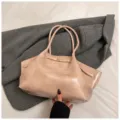 Large capacity pleated tote bag for women, solid color stylish shoulder handbag, chic design. - m Pink