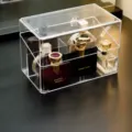Caja organizadora de perfume de acrílico transparente con compartimentos para cosméticos. - Caja de Almacenamiento de Perfume con Tapa