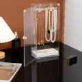 Transparente Acryl Halsketten Vitrine mit Samt-Tablett und staubdichter Tür zur Schmuckaufbewahrung - Quadratische Halskettenbox + Ringbox / Spritzgegossener Stil