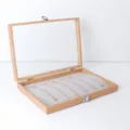 Caja de almacenamiento de collar de terciopelo de madera con tapa de vidrio y ranuras - Grano de Madera de Peral