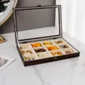 Caja de almacenamiento de joyas de madera con 12 compartimentos y una tapa de cristal. - Caja de almacenamiento de 12 rejillas / 35x24x5cm