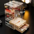 Caja de joyería transparente de acrílico con cajones y tapa antipolvo para aretes y anillos. - Caja de Almacenamiento de Pendientes de Cajón / M / Beige