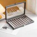 Joyero de madera gris con tapa de cristal, organizador de collares de terciopelo de 10 compartimentos - Gris Glaciar