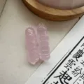 Pendente in cristallo intagliato penna Wengchang in quarzo rosa, gioiello in pietra curativa naturale. - Quarzo rosa