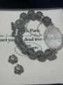 Bracciale di perle di cristallo farfalla in argento tibetano vista dettagliata gioielli. - ricettacolo floreale