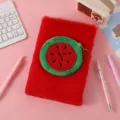 Rotes Plüsch-Notizbuch mit süßer 3D-Wassermelonen-Münztasche für Kinder und Studenten Schreibwaren. - 14.5*21cm / Wassermelone