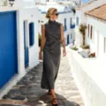 Élégante robe longue sans manches pour femme, robe maxi drapée chic style estival. - S / Gris
