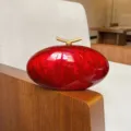 Rote marmorierte Acryl-Ovale Clutch, elegante Muschel Abendtasche mit goldenem Metallgriff. - Rot