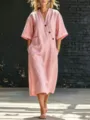 Robe midi rose décontractée à col V avec manches courtes, poches et élégants boutons. - Rose