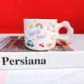 Tasse à café en céramique mignonne avec anse fleurie, vue détaillée du joli gobelet imprimé. - 300ml / Violet