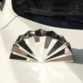 Metallisch plissierte Fächer Clutch Tasche Einzigartige geometrische Abendtasche Detail - Silber