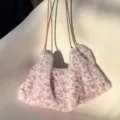 Herbst Winter Plüsch Leo Print Umhängetasche mit Goldkette modische flauschige Tasche. - Hellviolett