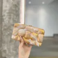 Acryl Box Clutch Handtasche Detailansicht, luxuriöse Candy-Farbe Hartschalen Abendtasche. - Fluid Apricot