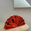 Borsa a tracolla rigida geometrica a ventaglio plissé metallizzata rossa da donna sera - Rosso