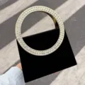 Schwarze Abendtasche mit Strass-Ringgriff, elegante kleine quadratische Handtasche für Partys. - Schwarz