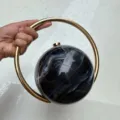 Marmormuster kugelförmige Abendtasche mit goldenem runden Metallgriff für Damen Party - Fluid Schwarz