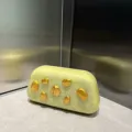 Stilvolle Acryl Abendtasche mit goldenen Kieselsteinen, modische Umhängetasche für Damen. - Gelbgrün
