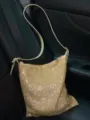 Glänzende Strass Schultertasche Detailansicht, luxuriöse funkelnde Kristall Umhängetasche Design. - Gold