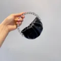 Borsa a mano mini nera arricciata con manico rotondo in strass scintillante per feste. - Nero