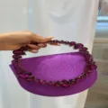 Elegante lila Abendtasche mit Kristallgriff, glitzernde Clutch mit Edelsteinhenkel. - Seide Dunkelviolett