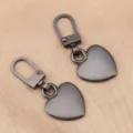 Metall herzförmiger abnehmbarer Reißverschluss-Anhänger für Kleidung und Gepäck in Schwarz. - Gunmetal