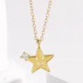 Collana con ciondolo a stella dorata con faccina sorridente vuota e zircone brillante. - Stella(4533) / oro kc