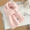 Rosa gestreifter Winterschal mit süsser Pferdestickerei, weich, warm und kuschelig. - Pferde-Stickerei / Rosa