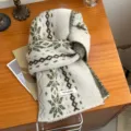 Bufanda de punto con patrón de copo de nieve retro, mezcla de lana gruesa y cálida para invierno. - Beige