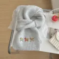 Bufanda de punto gris con tierno bordado de caballo, suave y cálida para el invierno - Aprox. 170x21cm / Gris claro
