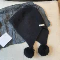 Cómodo pasamontañas de lana negra con pompones dobles, gorro de punto cálido para mujer. - 54-62cm / Negro