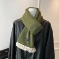 Bufanda de punto verde oscuro con ribete de encaje blanco, cuello cálido de otoño invierno. - 160cm / Verde Militar